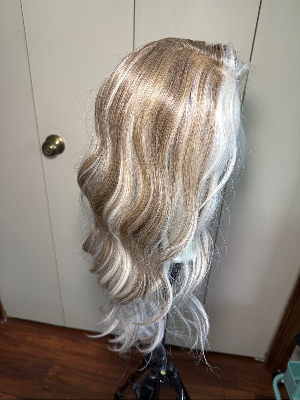 Grey highlight 13x6 lacefront synthetic wig 22inch NEW!! - Picture 3 of 9